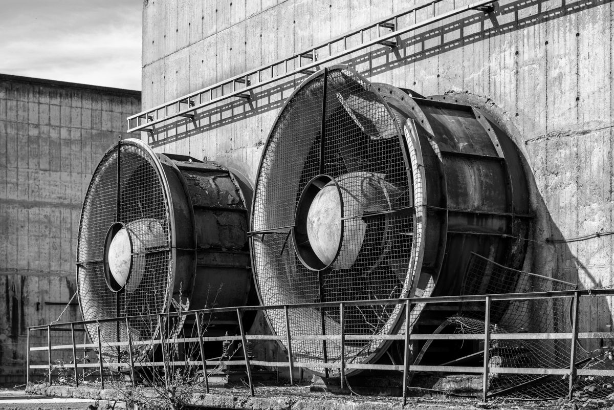 Ventilateur de séchage posé dans une pièce sinistrée
